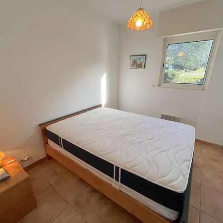 3 Pieces Avec Terrasse Proche A Saint-raphael - Fr-1-226a-201 * Saint-Raphael (Var)